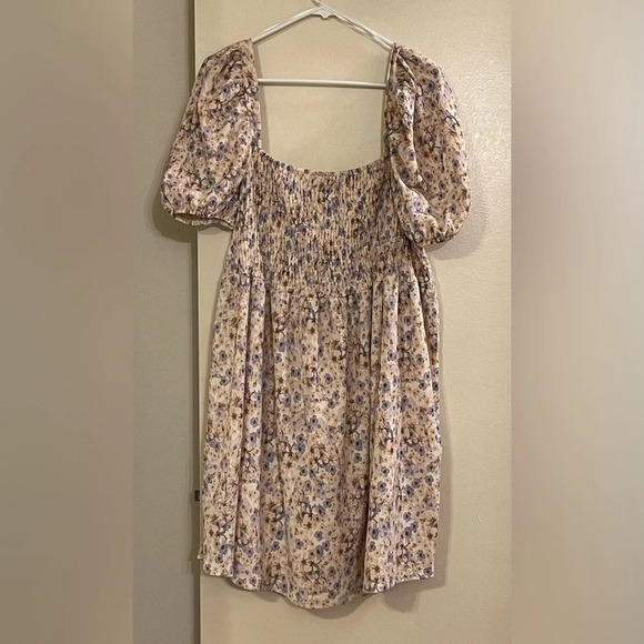 H&M Smocked Dress in Light Beige Small‎ Flowers - Picture 3 of 10